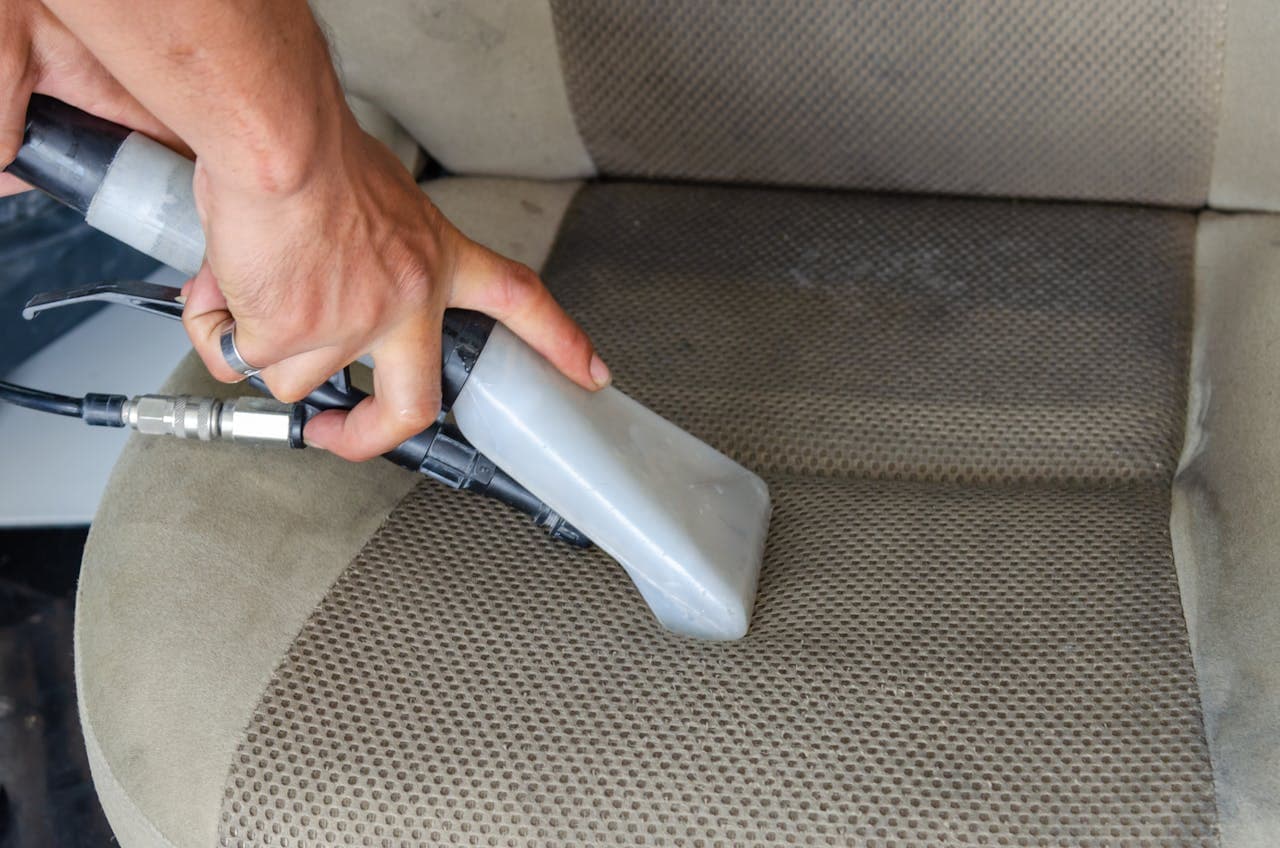 Interior deep cleaning with extraction tool